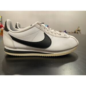Nike Classic Cortez Leather White Black Womens Sneakers Shoes 807471-101 Size 6